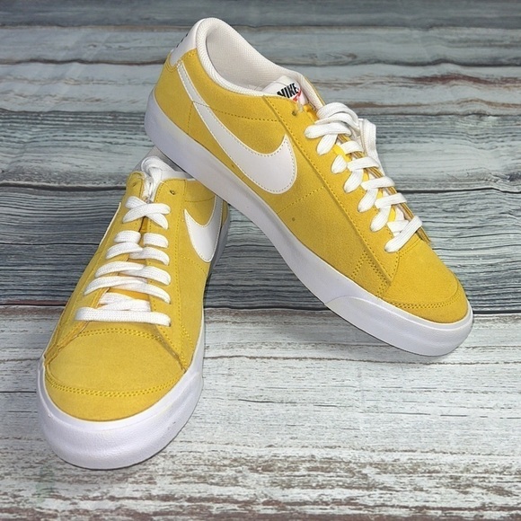 Nike Men's Blazer Low ‘77 Suede Speed Yellow/White-Speed Yellow-White Size 9 - Picture 1 of 9
